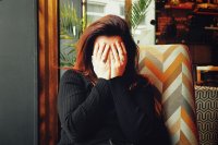 Waarom vrouwen zoveel vaker migraine hebben dan mannen