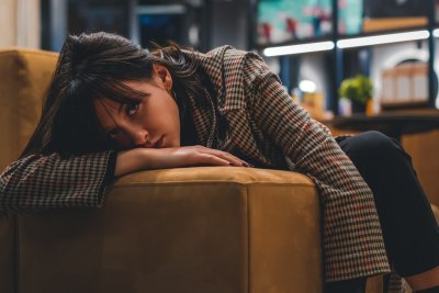Altijd moe? Waarom vrouwen vaker uitgeput zijn dan mannen